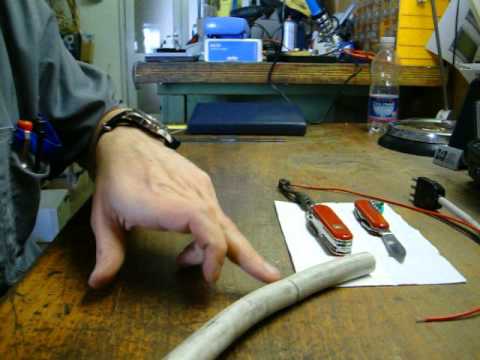 Sguainare e spelare cavo elettrico 5 x 10 mm con un semplice coltellino Svizzero