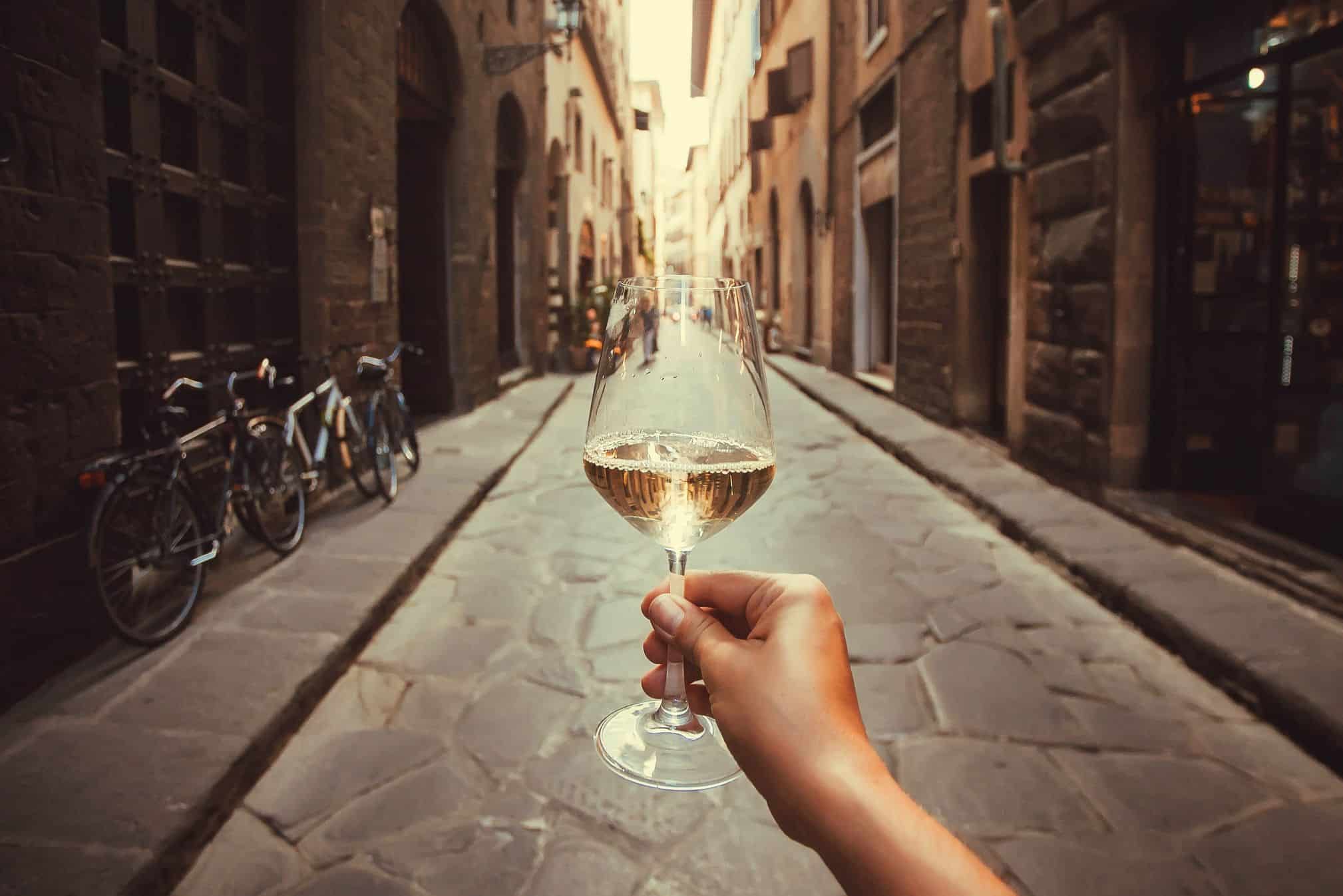 drinking on the street is allowed - italy travel tips