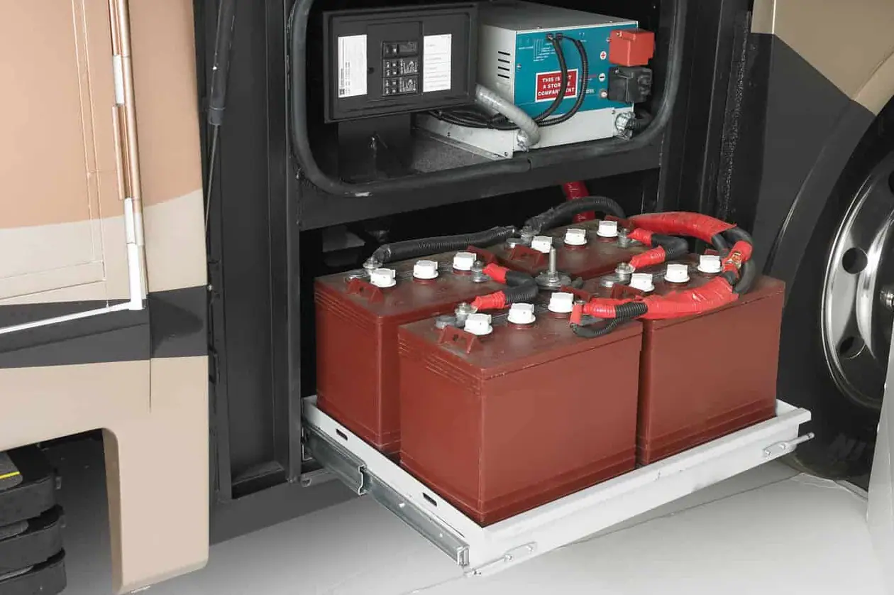banco batterie agm in un camper di fabbrica